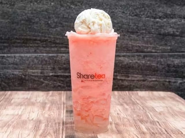 Strawberry Ice Blended With Lychee Jelly & Ice Cream (45).