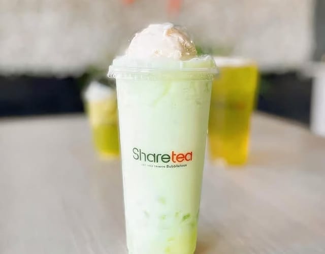 Green Apple Ice Blended With Crystal Boba & Ice Cream.